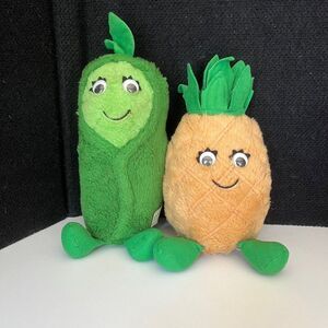 1983 Del Monte Country Yumkin Plush Set of 2: SWEETIE PEA,  Juicie Pineapple  lo